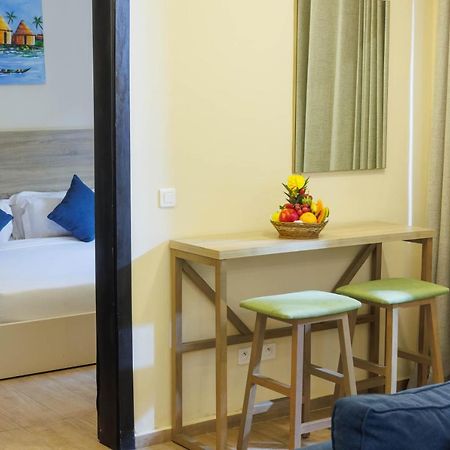 Silver Moon Hotel Абіджан Екстер'єр фото