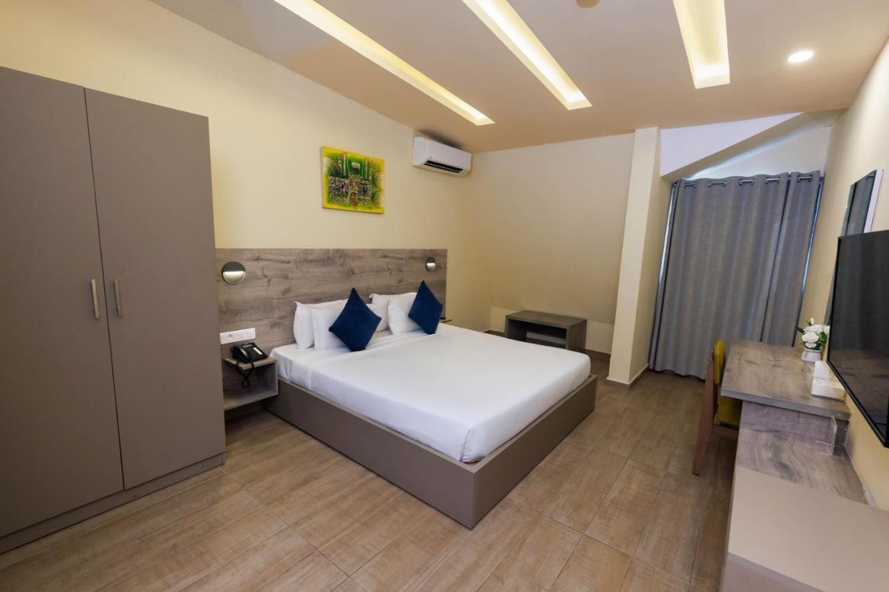 Silver Moon Hotel Абіджан Екстер'єр фото